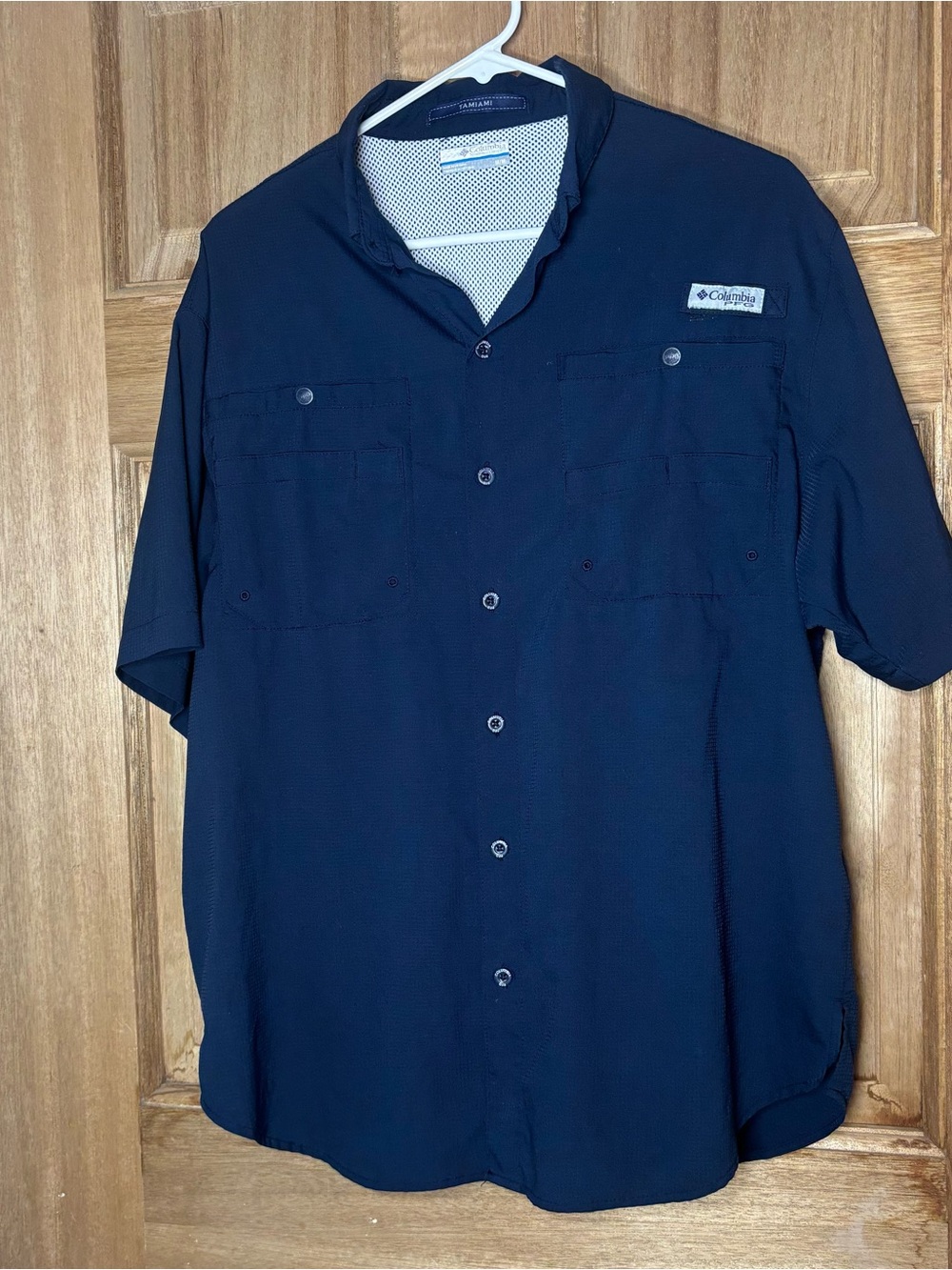 Columbia men’s navy blue button down Shirt size M